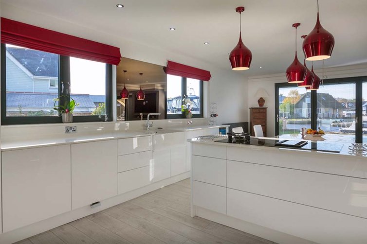 Hoveton – Bespoke high gloss kitchen Norfolk